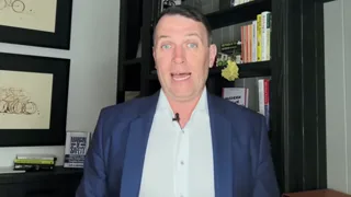 Frame from Sven Carlin's video at 4:06.