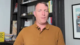 Frame from Sven Carlin's video at 4:46.