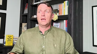 Frame from Sven Carlin's video at 8:20.
